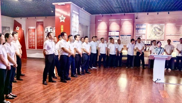在中國共產(chǎn)黨建黨103周年之際，為了重溫黨的光輝歷史，讓大家繼承和發(fā)揚黨的光榮傳統(tǒng)和優(yōu)良作風，把廣大黨員的思想和工作實效落實到公司高質(zhì)量發(fā)展奮進目標上來。近日，交科公司黨委二公司黨支部、四公司黨支部、