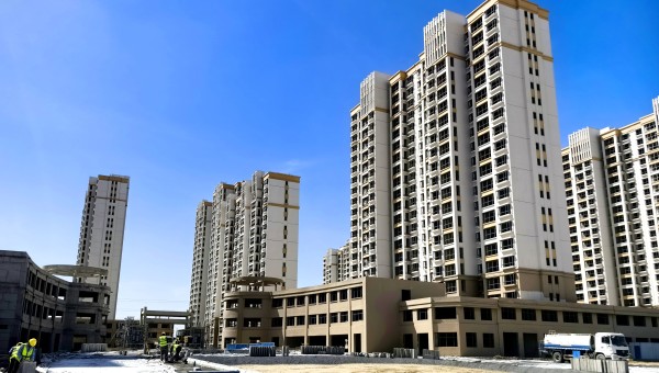 為推動(dòng)黨建工作深度融入中心任務(wù)，充分激發(fā)全員干事創(chuàng)業(yè)活力，全力推進(jìn)項(xiàng)目復(fù)工復(fù)產(chǎn)，近日，蘭州新區(qū)職投公司黨支部、甘肅建投新區(qū)公司第一黨支部、西部市政建設(shè)集團(tuán)三公司黨支部聯(lián)合開(kāi)展了“黨建引領(lǐng)強(qiáng)引擎百日攻堅(jiān)